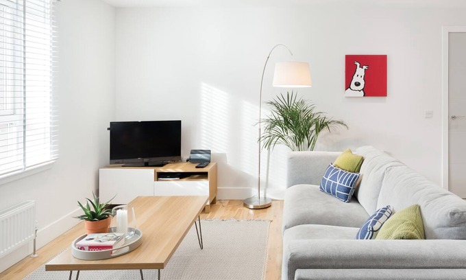 Merchiston Apartment | Contemporary Light Filled Apartment Close to the City Centre