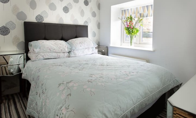Hathersage House | Loxley Self contained Peak District cottage