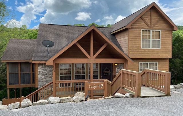Branson West Cabin | Airbnb Superhost! Awesome Cabin in StoneBridge!
