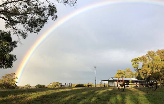 Napoleons Cabin | Mountain View Cottage (close to Ballarat)