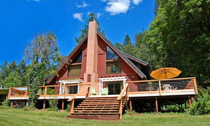 Douglas City House | Grand Riverfront Lodge on the Trinity River!!!