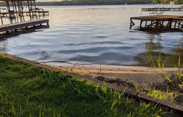 Murchison House | Lakefront getaway