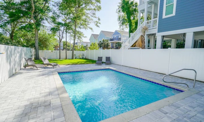 Surfside Beach House | Sandy & Salty - Short Walk to Beach