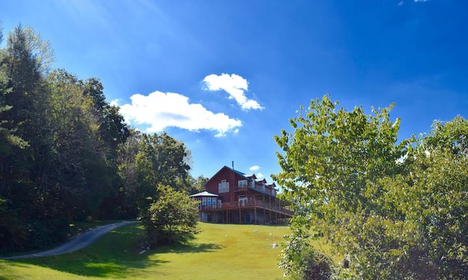 Townsend Bed & Breakfast | The Upper Threshold Suite at the Country Manor Inn
