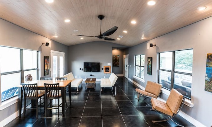 Highland Lake Estates House | The Gatehouse at The Island on Lake Travis.