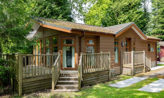 Bowness-on-Windermere Cabin | Forest Pines Lodge, Fallbarrow Holiday Park