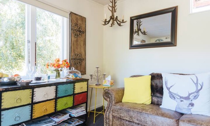 Lake Roxburgh Village Bed & Breakfast | Kohinoor Inn B&B - The Tin Shed