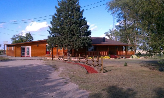 Wallace Cabin | Prairie Pines Lodge