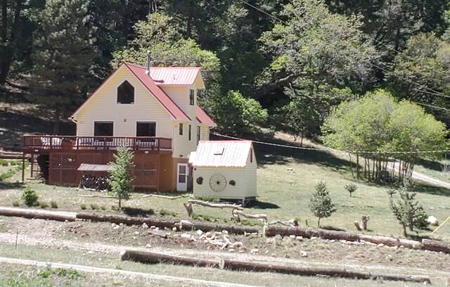 Cloudcroft Cabin | Casa Amarilla (Yellow house) Nature at its best.