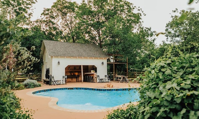 Abilene House | The Acre - 5/3 plus Pool