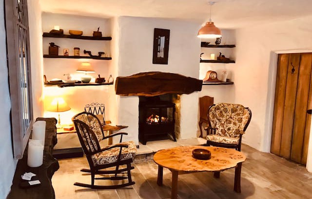 Glendalough Cabin | Luxury rustic retreat with hot-tub in Glendalough