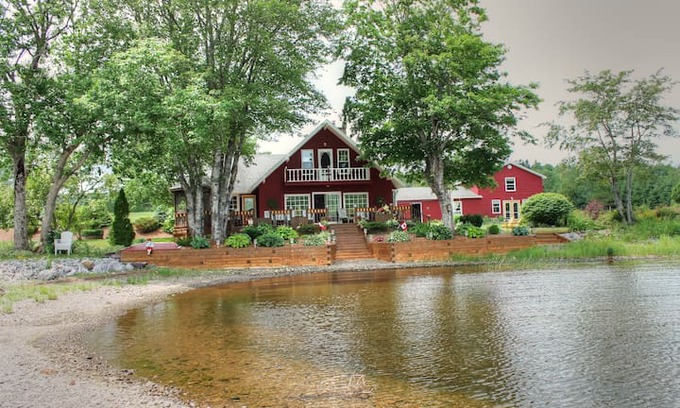 Antigonish County House | Timely Manor, Lochaber Lake