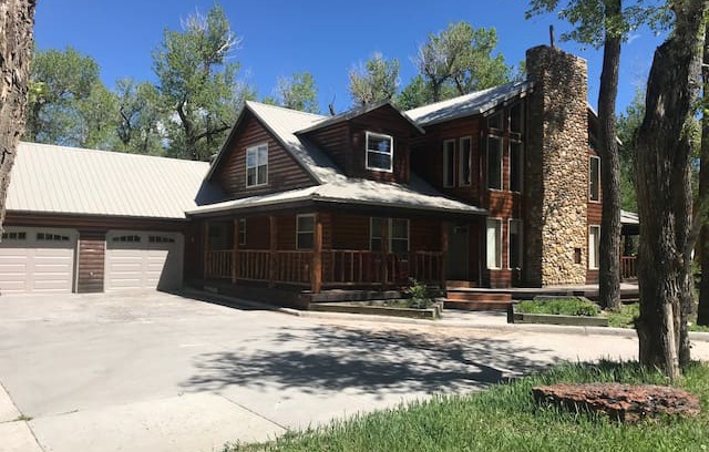 Elk Mountain House | Wyoming Retreat at Elk Mountain