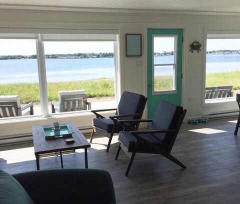 Jardineville Cabin | River Beachfront Cottage