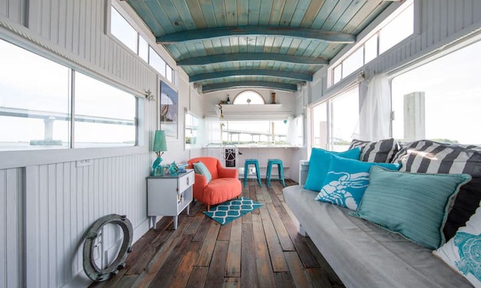 Downtown Charleston Boat Rental | A Pirates Life For Me: Houseboat Downtown w/ Bikes