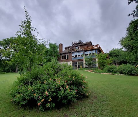 Dawson House | Corner Suite at Liberty Hill HideAway