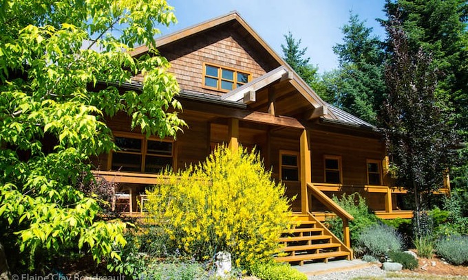 Hornby Island House | Hornby Island Mt. Geoffrey Bed & Breakfast Rm 1