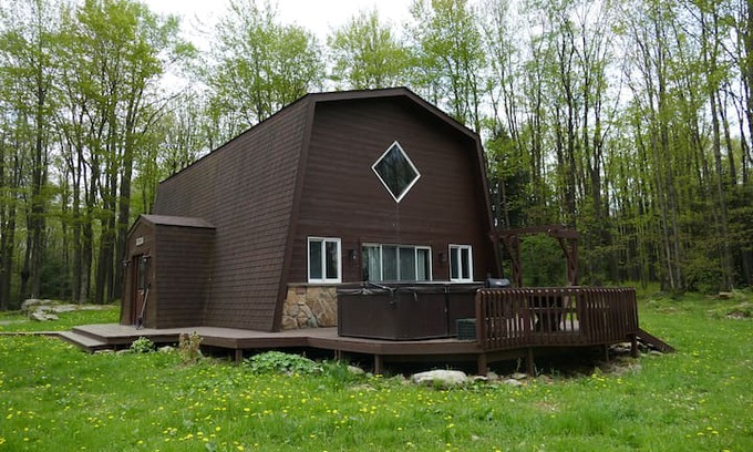 Accident House | Boulder Retreat @ Deep Creek Lake