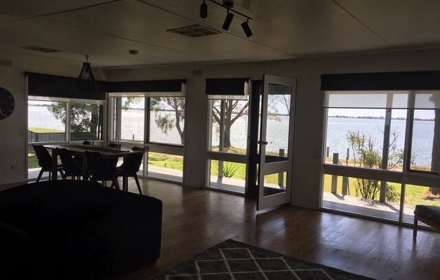 Lake Boga House | Lake Boga Waterfront Sister Shack