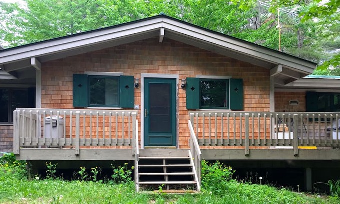 New London House | Rare Slope 'n Shore Rental House