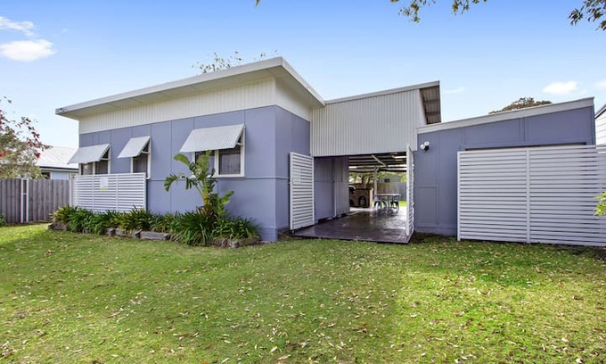 Bendalong House | The Butterfly House in Bendalong is fully fenced so family dog can holiday too.