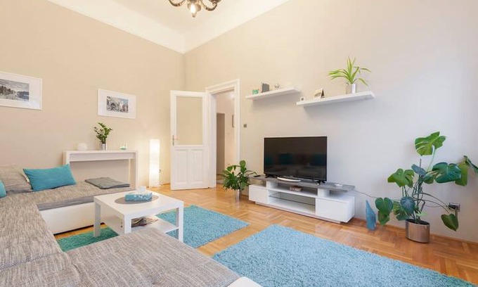 Terezvaros Apartment | Budapest Gallery Home