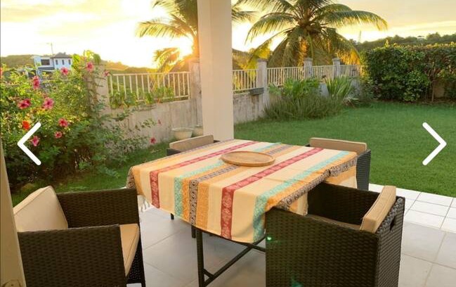 Sainte-Anne House | "Le tropical" appartement avec jardin à St Anne