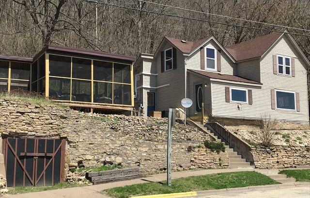 Ferryville House | SHOREVIEW HOUSE -- Grandview Motel, LLC