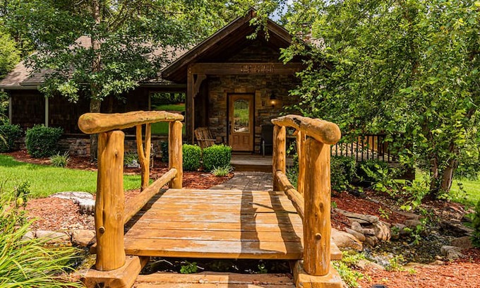 Branson Theater District Cabin | The Cabin at Rock Canyon