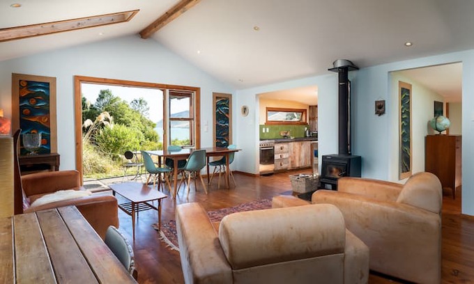 Pigeon Bay Cabin | The Red House - Pigeon Bay