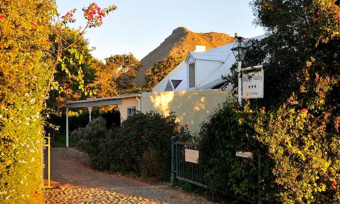 Franschhoek Cabin | Happy Valley Guest Cottages: Matopi