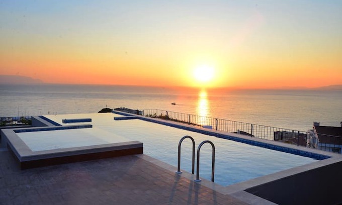 Kusadasi City Centre Apartment | Pine City Residence 1BR