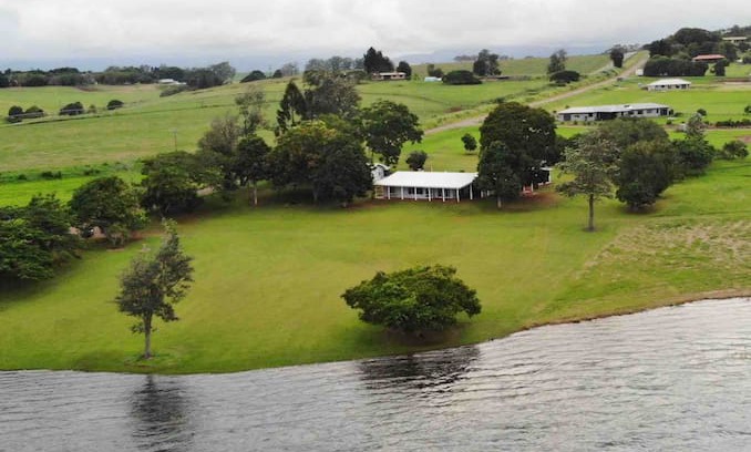Lake Tinaroo House | Tinaroo Lakefront Homestead