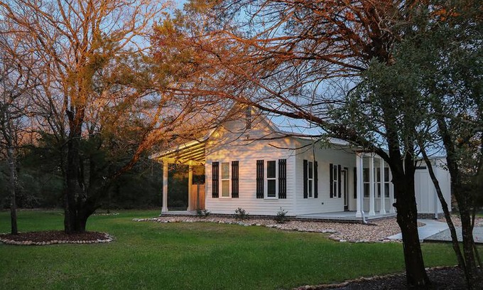 College Station Cabin | Cottagewood: The Gloucester