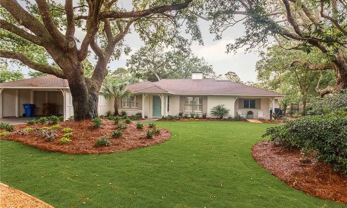 East Beach House | 4326 11th St, "Hank's Cottage"