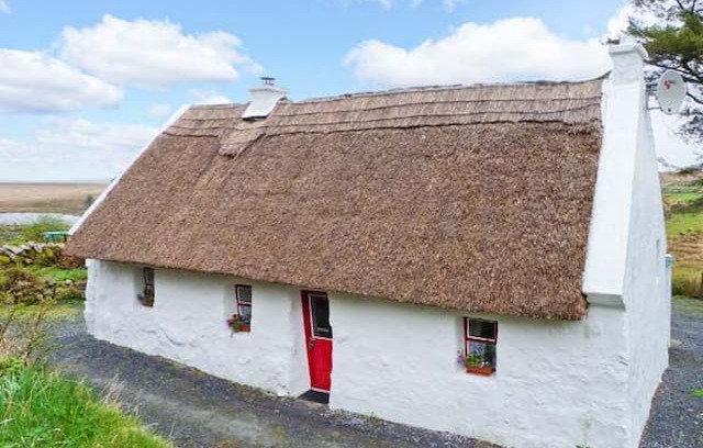 Spiddal Cabin | The Thatch Cottage, Spiddal, Connemara, Galway