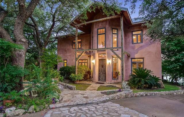 Spicewood House | Luxury Straw Bale Home, Lake Travis