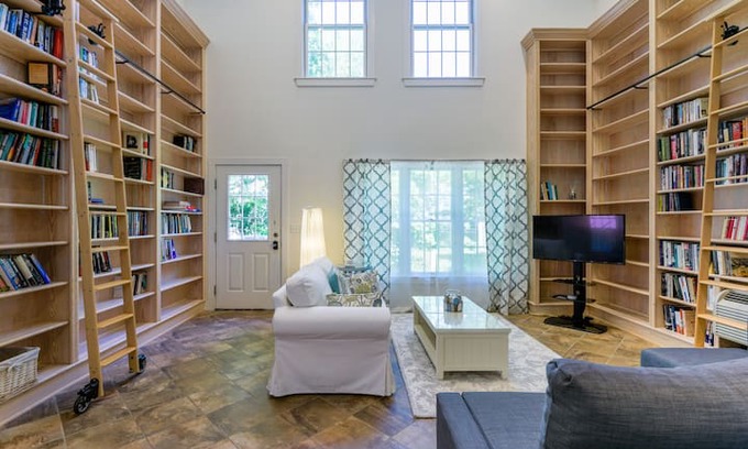 Milton House | The Book Nook - A Private Downtown Retreat