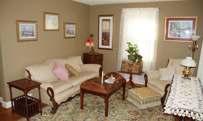 Waynesboro House | Blair's House of Vintage Nestled in Wine Country