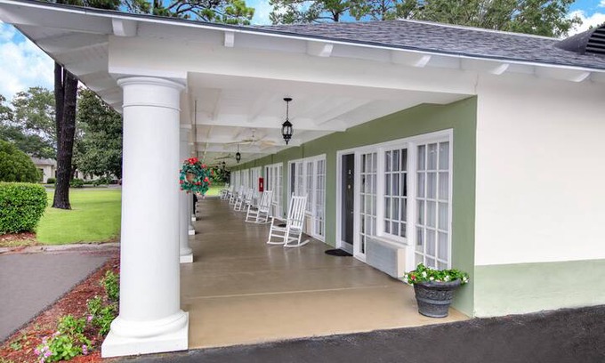 Natchez Hotel | John Wayne Room Days Inn Historic Natchez