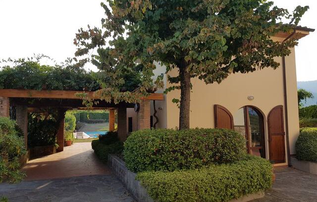 Santa Cristina a Mezzana House | Tuscan cottage swimming pool near Florence Pisa.