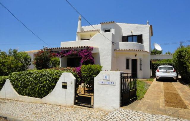 Albufeira Villa | VILLA CASA TREVI - South facing, Free Fibre Wi-Fi.