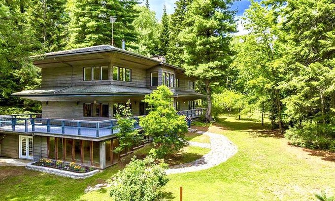 Sandpoint House | Lazy River Lodge