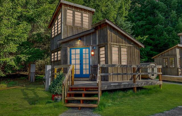 Amboy Cabin | The Adams