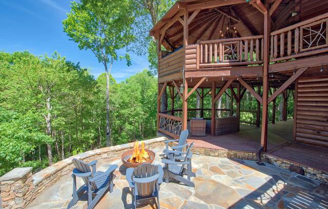 Waynesville Cabin | Cloud Country Lodge in Gated Smoky Mtn. Retreat