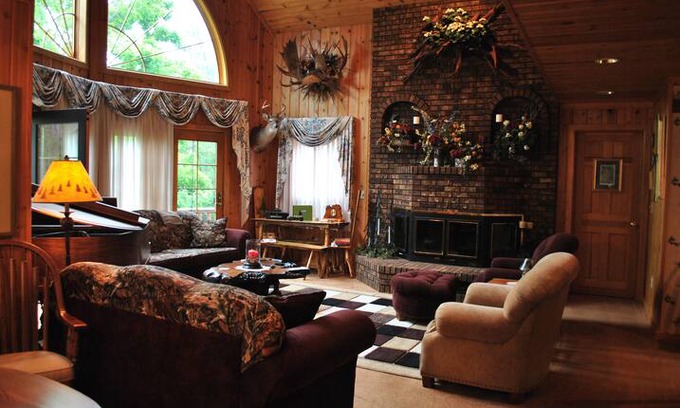 Charlevoix Bed & Breakfast | Horton Creek Inn B&B