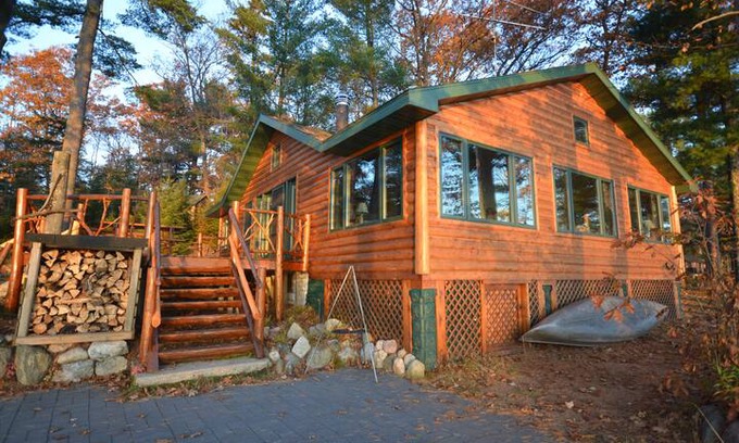 Lake Tomahawk Cabin | Watters Edge Retreat - Lakeside Cabin