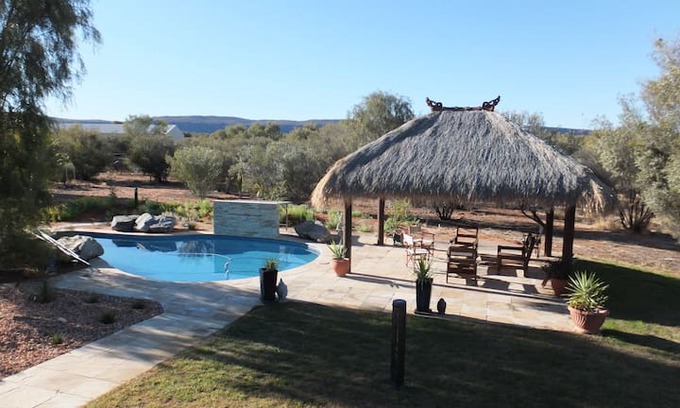 Connellan House | NAMPARA ON THE DUNE - Queen Room - ALICE SPRINGS