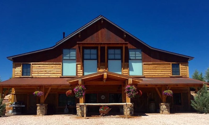 Livermore House | The Lodge at the Hokey Pokey Ranch Co.