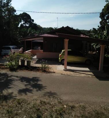 Bukit Lintang House | Melaka Homestay Rosli~Suitable for 5 pax (2 rooms)